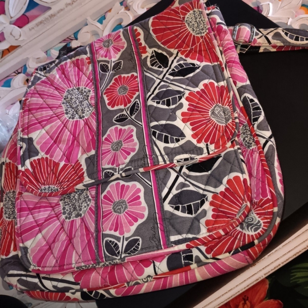 BEAUTIFUL VERA BRADLEY CROSSBODY BAG